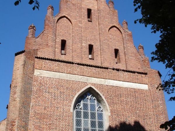 Kosciol i klasztor pocysterski.

http://www.szlakcysterski.org/?pokaz=obiekty_cysterskie&id=2&obiekt=Zarnowiec