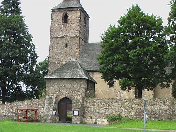 Będąc na Ranczu warto pojechac do Świerzawy(5km) i zobaczyć międzyinnymi Romański Kosciół