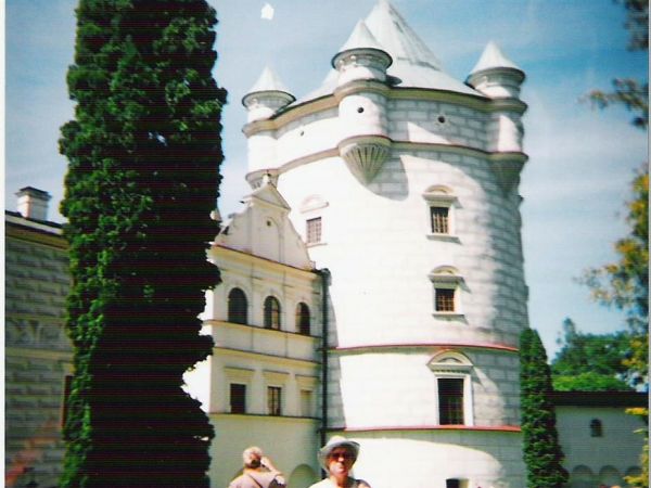 w 1999 roku zakończono remont skrzydła północnego i Baszty Królewskiej, w których urządzono restaurację oraz centrum konferencyjne - zamek udostępniono do zwied