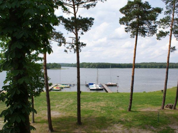 Widok na jezioro. Borne Sulinowo - maj 2011