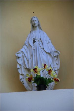 Murowana parafialna cerkiew greckokatolicka św. Michała Archanioła w Olszanach . Cerkiew została zbudowana w 1924, w miejscu wcześniejszej murowanej cerkwi, zbu