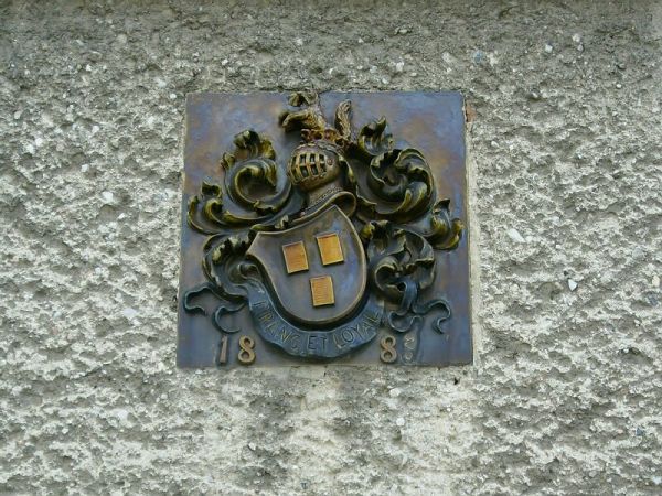 Herb Tułowic na kamienicy ul. Pocztowa