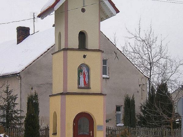 Kapliczka na rozdrożu