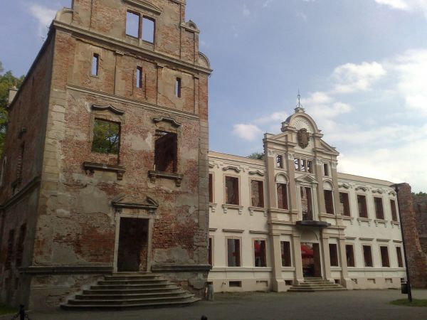 Ruiny pałacu Hatzfeldów