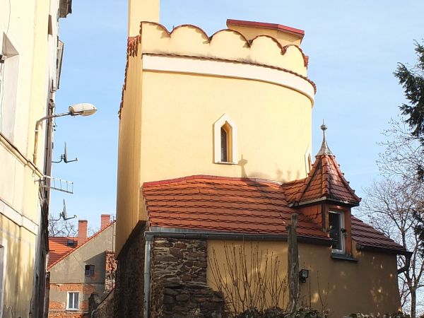 Zrekonstruowane mury obronne