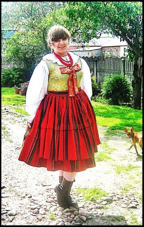 Mieszkanka wsi Staropól w stroju sannickim.