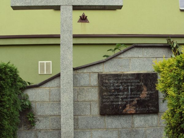 "przeszłość to dziś, tylko cokolwiek dalej" - Norwid a tu chcąc wspierać się na dziejowych doświadczeniach znak przebłagania postawiono - krzyż, bo to miejsce j