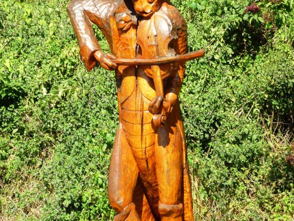 W Szczebrzeszynie chrząszcz brzmi w trzcinie. Pomnik Chrząszcza.