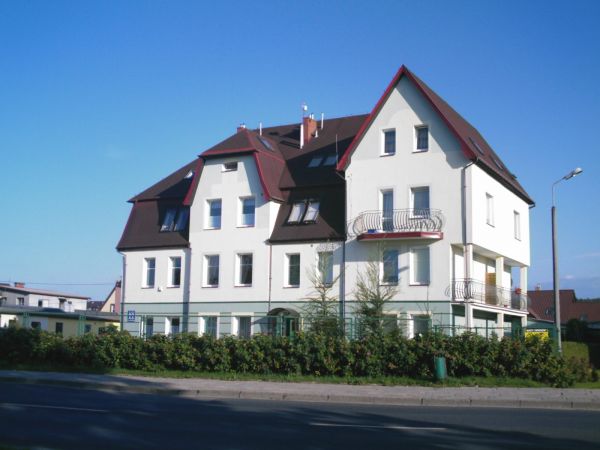 Byłe przedszkole tz."Roszarnicze"
obecnie budynek mieszkalny.