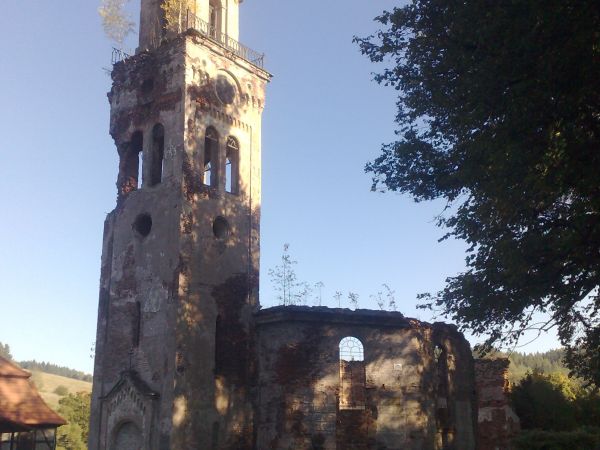 Pow. wałbrzyski gm. Mieroszów_kościół ewangelicki z 1742 r. w stanie ruiny