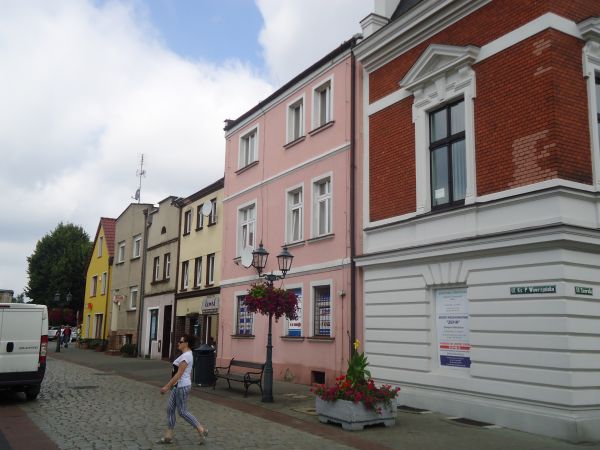 ul. Ks. Piotra Wawrzyniaka - widok części pierzei pół.