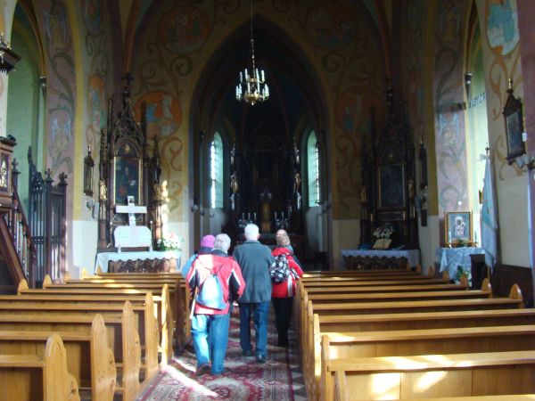 w kościele parafialnym pw. Wszystkich Świętych, zbudowanym w latach 1871- 1876. Kaplica, która w tym miejscu była pobudowana mniejsze wymiary miała,  ale do jej