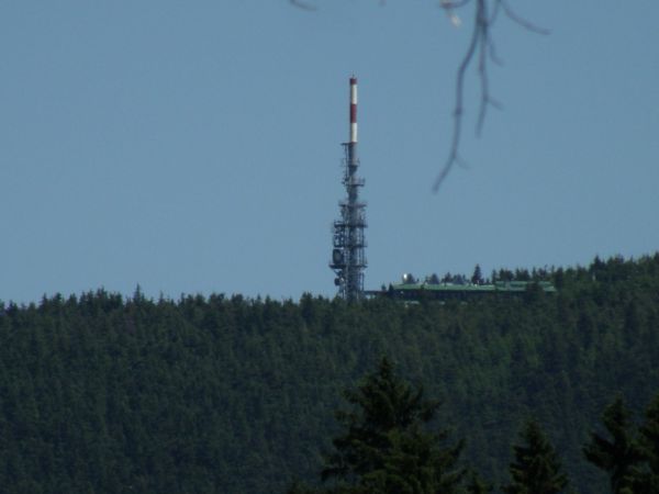 Spojrzenie na anteny  nadawcze centrum RTV na Czarnej Górze