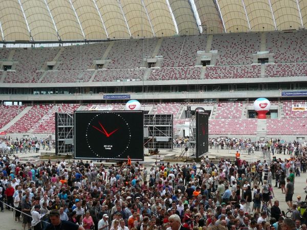 WARSZAWIACY ZWIEDZAJĄ STADION NARODOWY