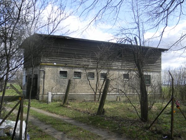 Przykład budynku mieszkalno - inwentarskiego z początków lat 30. XX w. - tzw. "zejdlówka" / "zygląg" (od niemieckiego „Siedlung” - pol. osiedle -siedlisko) - st