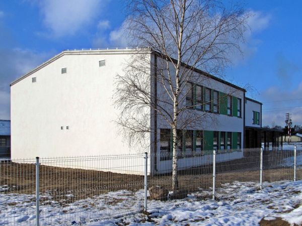 Nowy obiekt Zespołu Szkół Ponadgimnazjalnych w Czarnej Wodzie, wybudowany przez firmę STEICO (produkcja płyt pilśniowych), w miejsce innego obiektu zajętego prz