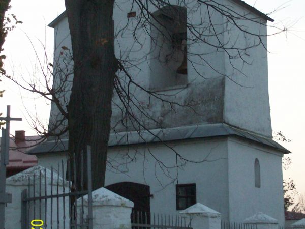 Dzwonnica przy kosciele