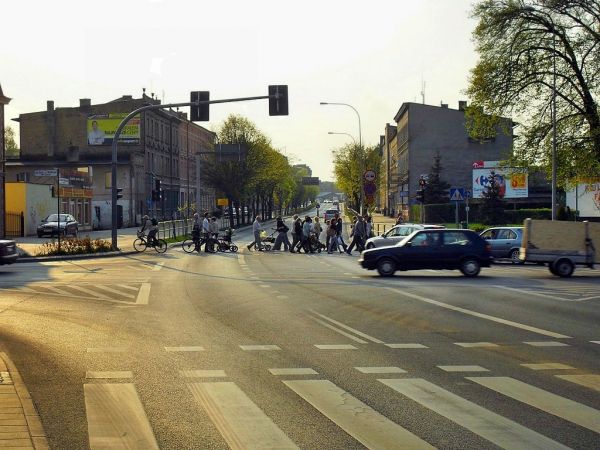 Główne skrzyżowanie w mieście. Zbieg czterech ulic: Sikorskiego, Gdańskiej, Mickiewicza i Hallera