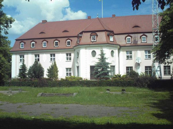Starostwo Powiatowe /widok od strony ogrodu./