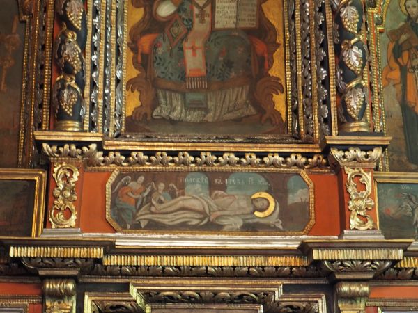 Chrystus Pantokrator - ikona namiestna, poniżej : "Złożenie do grobu" i niżej "Ostatnia Wieczerza" - w centralnej części ściany ikonostasu.