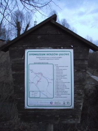 plansza z mapką i bogatą legendą - przy cerkwi, na ścieżce historycznej.