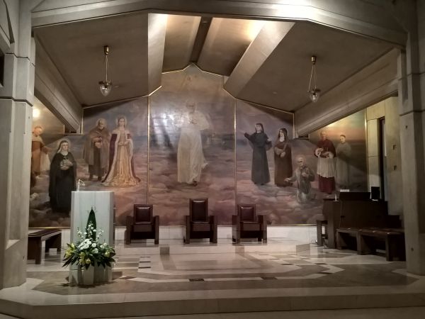 Kaplica z relikwiami Jana Pawła 2  .