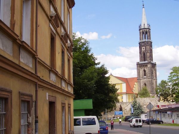 Z ul. Kubika na kość. pw. Matki Bożej Nieust. Pomocy