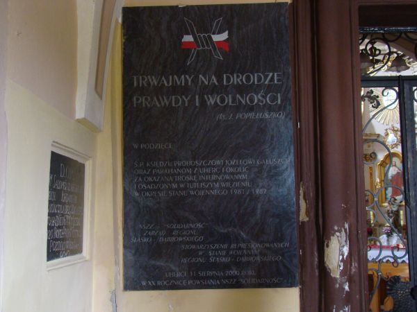 Tablica pamiątkowa NSZZ "SOLIDARNOŚĆ" - w przedsionku kościoła.