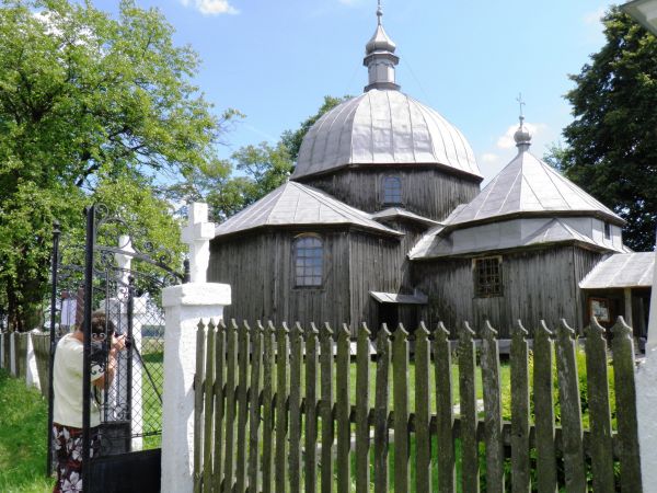 Cerkiew grecko-katolicka p.w. Narodzenia Przenajświętszej Bogurodzicy wybudowana w połowie XVIII wieku . Wieś założona w czasie kolonizacji józefińskiej pod naz