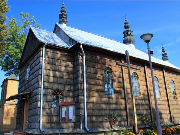 Sanok - Olchowce - Cerkiew Wniebowstąpienia Pańskiego w Olchowcach . Od roku 1948 budynek byłej cerkwi jest siedzibą kościoła oraz parafii rzymskokatolickiej pw