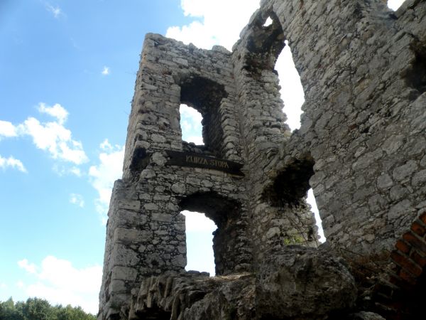 Zamek OGRODZIENIEC **** http://www.zamek-ogrodzieniec.pl/ **** http://zamki.net.pl/zamki/podzamcze/podzamcze.php **** Zamek Ogrodzieniec znajduje się w Podzamcz