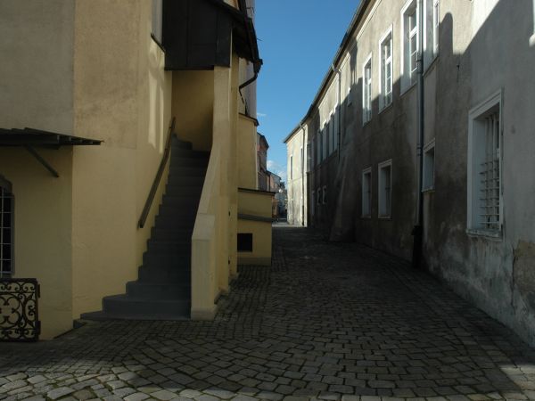 Uliczka między kościołem i zamkiem