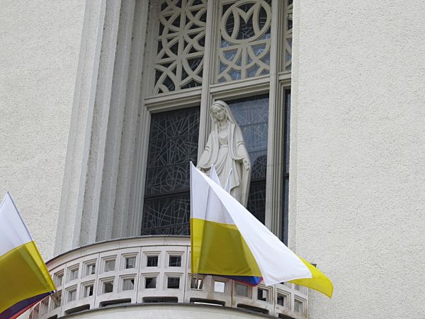 Figura na Bazylice Mniejszej