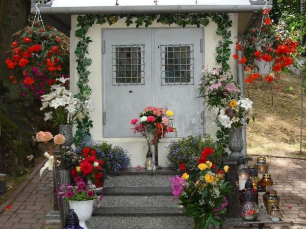 Kapliczka w Kęble przy Wąwolnicy