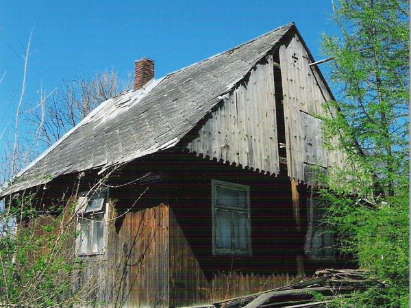 W drodze na zamek - w okresie międzywojennym i po II w.św. prowadzono na terenie zamku wstępne badania archeologiczne; w 1970r. podjęto je na nowo, ale już stac