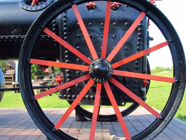 Skansen starych przedmiotów gospodarstwa rolnego oraz domowego, dodatkowo odpoczynek w trakcie podróży drogą nr 25 między Bydgoszczą a Tucholą  przy smacznym je