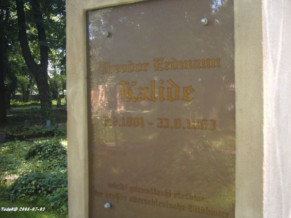 Przywrócono pierwotny wygląd i nową tablicę.