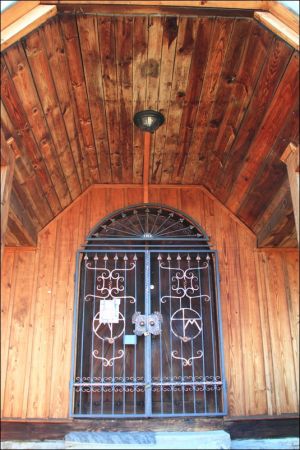 Cerkiew greckokatolicka pw. Pokrow Przeświętej Bogarodzicy w Roztoce gm. Bircza. Zbudowana w 1936 r. Po wojnie cerkiew zmieniono w kościół rzymskokatolicki pw.