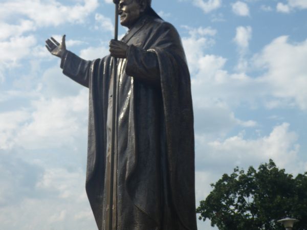 Pomnik JPII  przy kościele p.w św Ducha w Staszowie