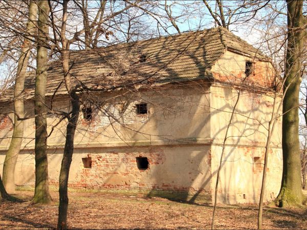 Spichlerz dworski z XIX wieku