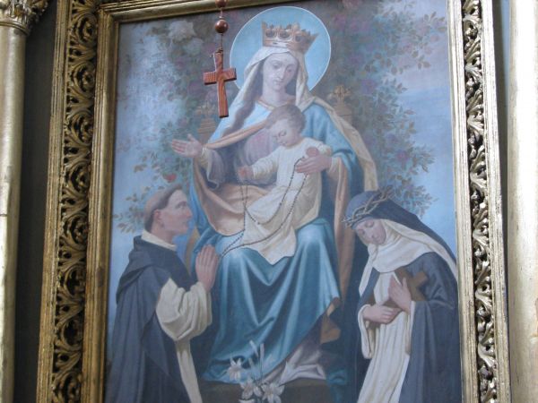 w ołtarzu po lewej: obraz Matka Boża Różańcowa - XX wieczny.