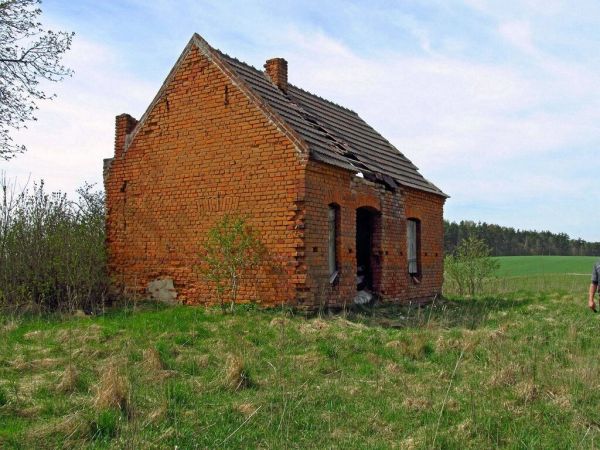 Stara chatka przy Karsinie - motyw do zdjęć ślubnych