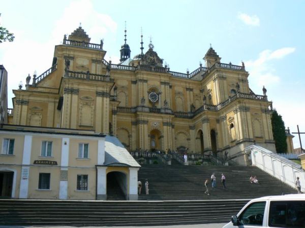 WEJSCIE DO BAZYLIKI-WAMBIERZYCE