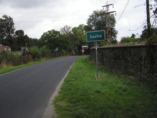 Wjazd do wsi Sucha