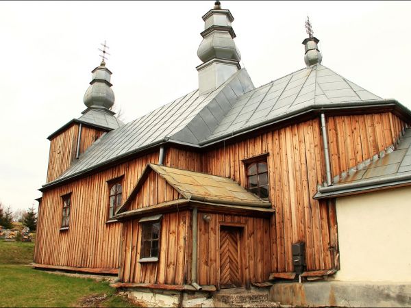 Dawna cerkiew filialna greckokatolicka pw. Przemienienia Pańskiego w Siemuszowej - ( od 1946 r. kościół filialny rzymskokatolicki p.w. Chrztu Pańskiego), wznies