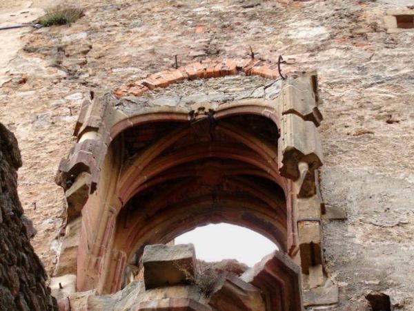 Zamek Chojnik (Jelenia Góra-Sobieszów) – zbudowany w 1364. W 1392 r. zamek otrzymuje od księżnej Agnieszki  (z piastowskiej linii świdnicko-jaworskiej) ry