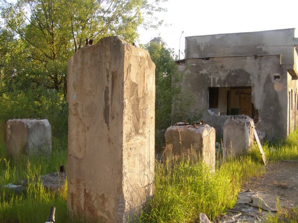 Zdewastowana fabryka domów ul. Północnej   fot.  31