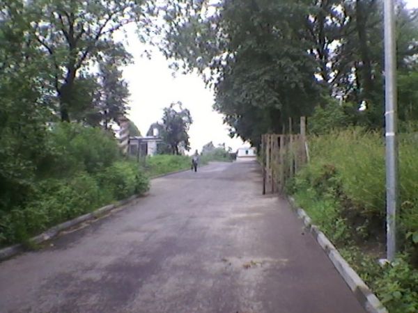 Dojscie do osiedla kplonii domów??? socjalnych dla Krakowian