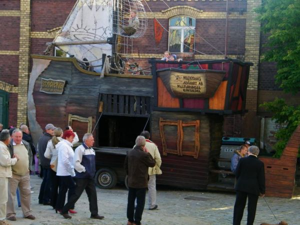 starsza fotka łódź bajkowa słabo widoczna z dni Pieńska