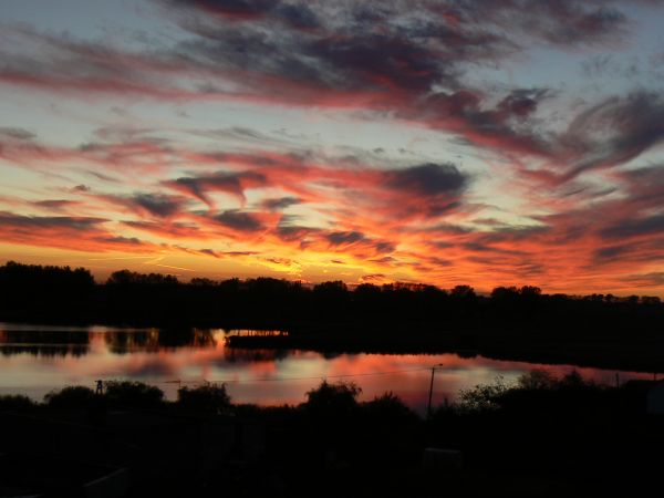 Jezioro w Mąkowarsku po zachodzie